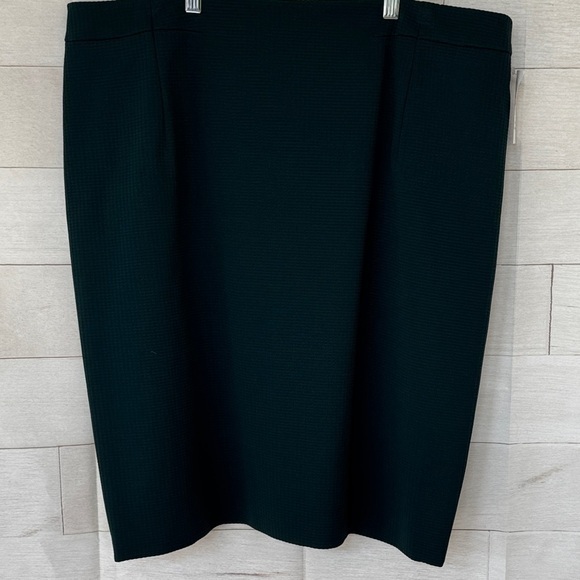 Boss Dresses & Skirts - Boss Hugo Boss Classic Hunter Greeb Pencil Skirt NEW with tags size 18